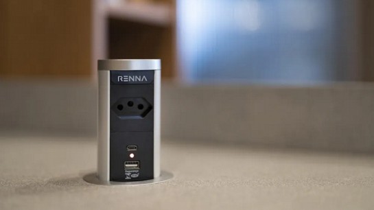 Carregamento e tomadas quase imperceptíveis.